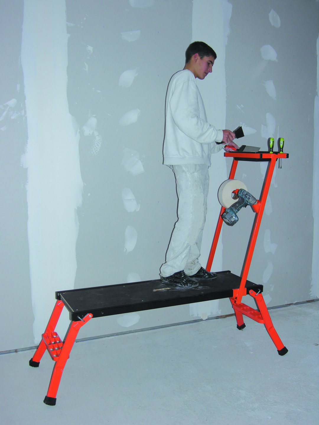 Plataforma de trabajo de aluminio con portaherramientas 02