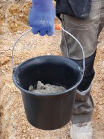 Cubo de plástico con asa 02